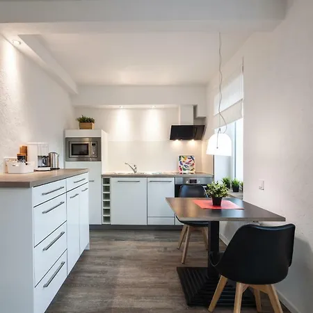 Geele Hus Nr. 3 *